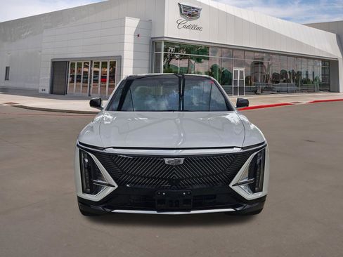 Used 2024 Cadillac Lyriq Luxury RWD image 2