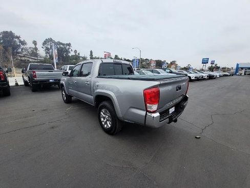 Used 2017 Toyota Tacoma SR5 image 6