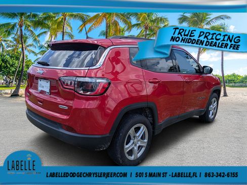 Used 2023 Jeep Compass Latitude AWD/4WD image 3