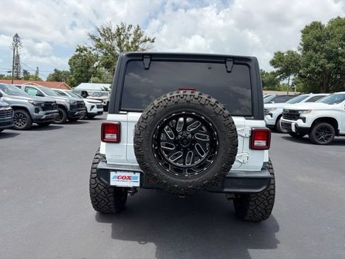 Used 2022 Jeep Wrangler Unlimited Sahara AWD/4WD image 5