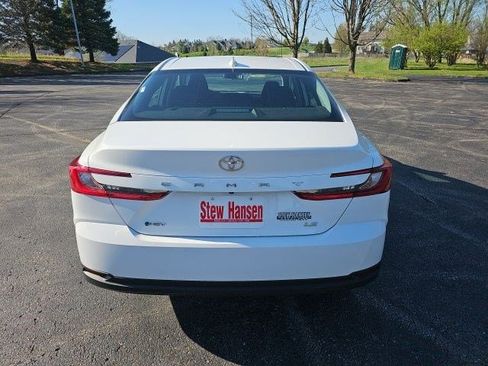 Used 2025 Toyota Camry LE image 5