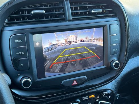 Used 2025 Kia Soul LX w/ LX Technology Package image 21