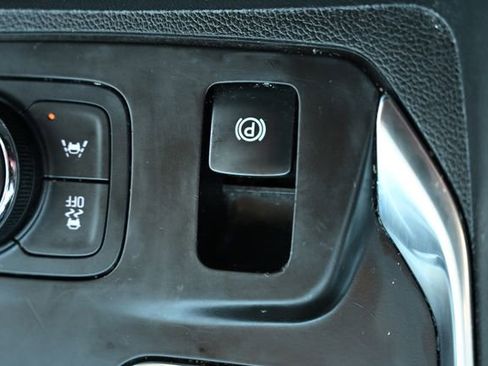 Used 2020 Chevrolet Traverse LT w/ LT Premium Package image 25