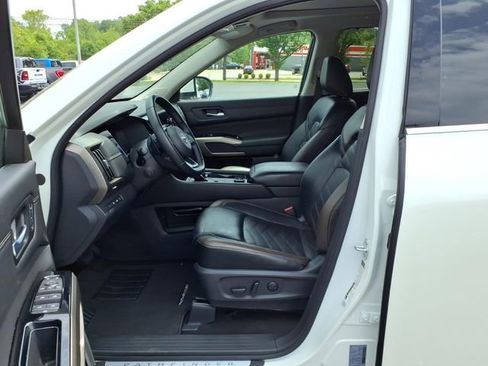 Used 2023 Nissan Pathfinder Platinum AWD/4WD image 10