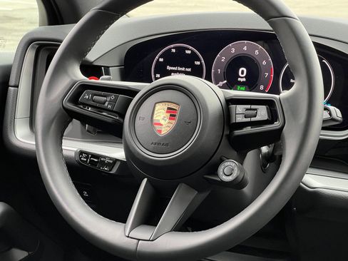 Certified 2024 Porsche Cayenne w/ Premium Package AWD/4WD image 24