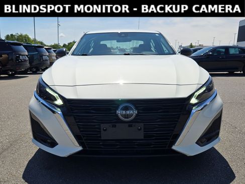 Used 2025 Nissan Altima 2.5 SV FWD image 2