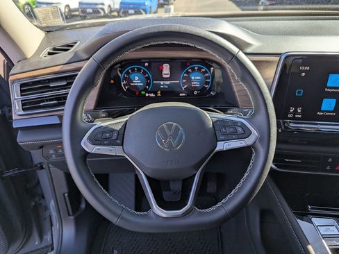 Used 2025 Volkswagen Atlas SE w/ Panoramic Sunroof Package image 13
