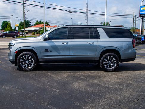 Used 2023 Chevrolet Suburban RST w/ Luxury Package AWD/4WD image 4