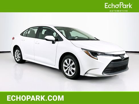 Used 2024 Toyota Corolla LE image 1