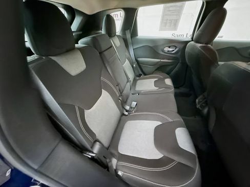 Used 2015 Jeep Cherokee Sport FWD image 25