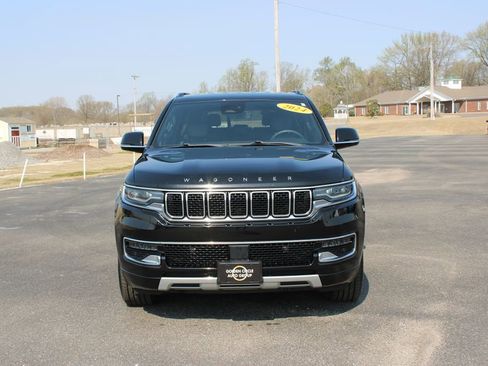 Used 2024 Jeep Wagoneer L Series II w/ Flexible Seating Group AWD/4WD image 3