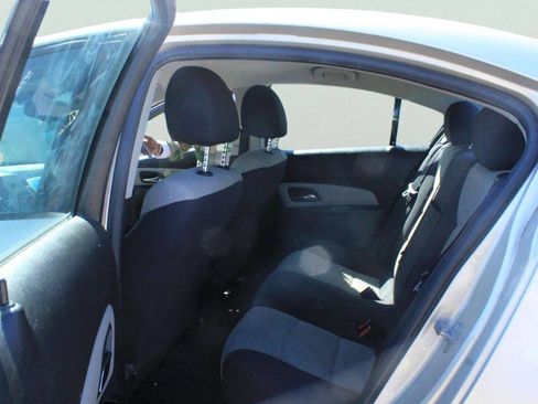 Used 2013 Chevrolet Cruze LS image 6