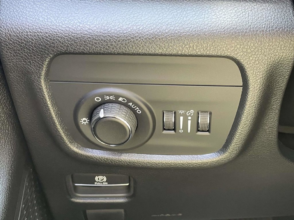 New 2027 Jeep Grand Cherokee Altitude AWD/4WD image 29