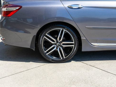 Used 2016 Honda Accord Touring image 36