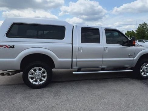 Used 2016 Ford F350 Lariat w/ Lariat Interior Package AWD/4WD image 9