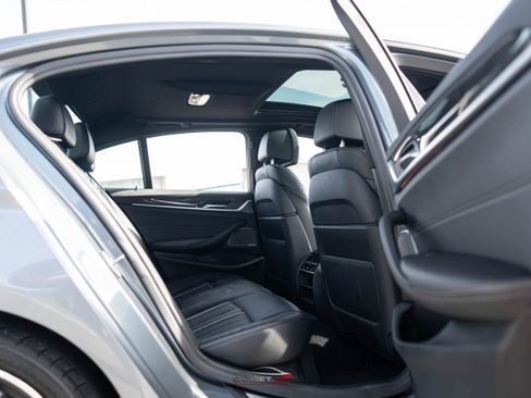 Used 2018 BMW 540i w/ M Sport Package image 19