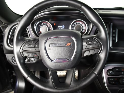 Used 2016 Dodge Challenger SXT RWD image 10