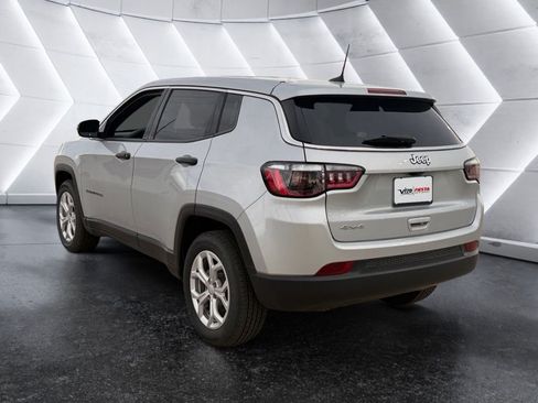 Used 2024 Jeep Compass Sport AWD/4WD image 4