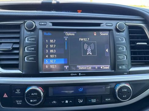 Used 2015 Toyota Highlander XLE FWD image 22