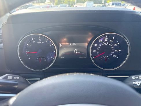 Used 2024 Kia Carnival LX FWD image 14