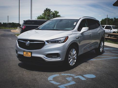 Used 2019 Buick Enclave Essence FWD image 6