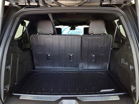 Used 2024 GMC Yukon XL Denali w/ Denali Reserve Package image 8