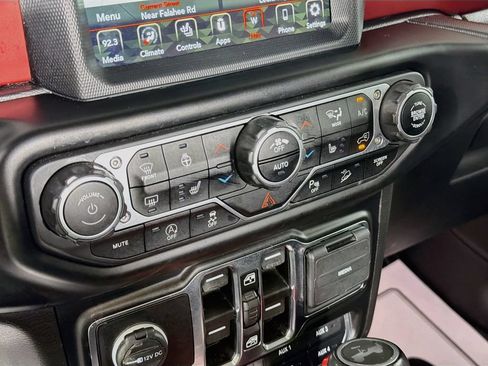 Used 2021 Jeep Wrangler Unlimited Rubicon w/ Uconnect 4C Nav & Sound Group AWD/4WD image 16