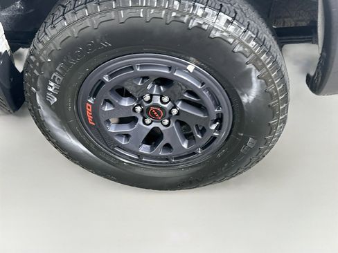 Used 2026 Nissan Frontier PRO-4X AWD/4WD image 11