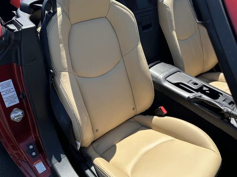 Used 2010 MAZDA MX-5 Miata Grand Touring w/ Premium Pkg RWD image 18