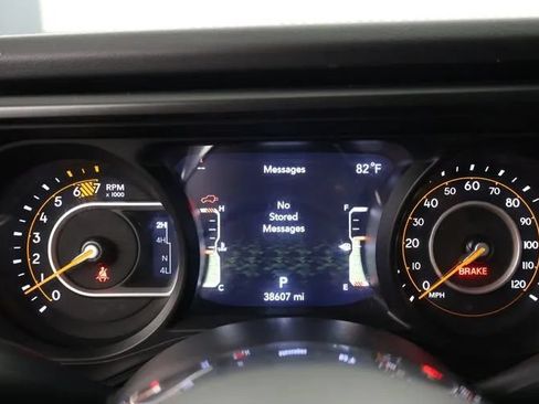 Used 2025 Jeep Wrangler Unlimited Sahara AWD/4WD image 27