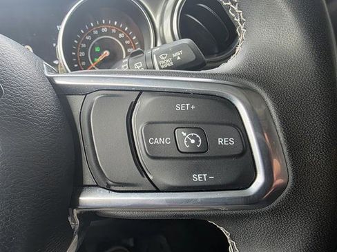 Used 2023 Jeep Wrangler Unlimited Sahara image 11