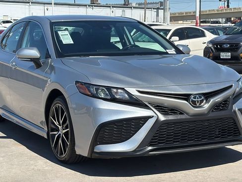 Used 2023 Toyota Camry SE image 7