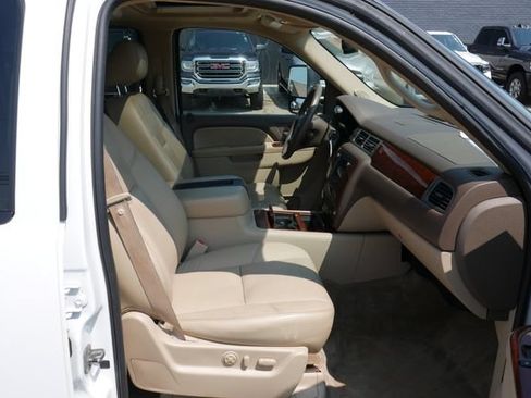 Used 2011 Chevrolet Suburban LTZ AWD/4WD image 27