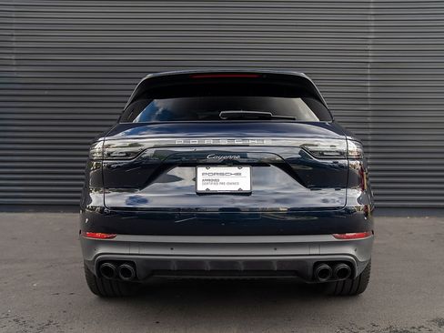 Certified 2022 Porsche Cayenne Platinum Edition image 29