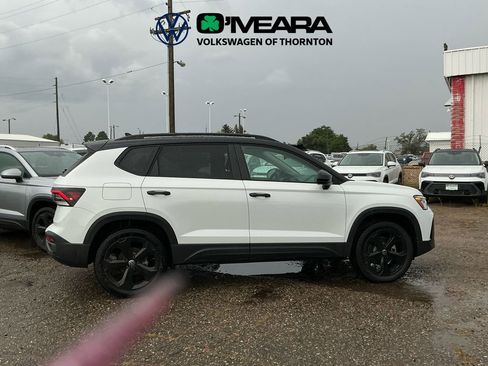 New 2025 Volkswagen Taos SE image 6