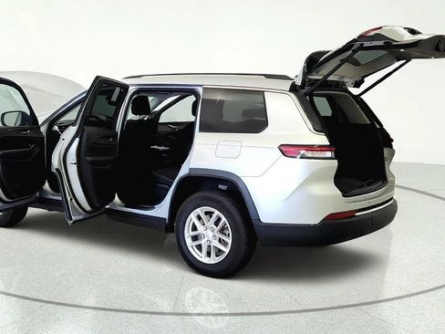 Used 2023 Jeep Grand Cherokee L Laredo w/ Luxury Tech Group I AWD/4WD image 10