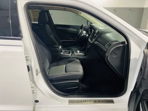 Used 2021 Chrysler 300 Touring w/ Sport Appearance Package RWD image 31