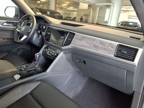 Certified 2023 Volkswagen Atlas Cross Sport SE w/ Panoramic Sunroof Package AWD/4WD image 22