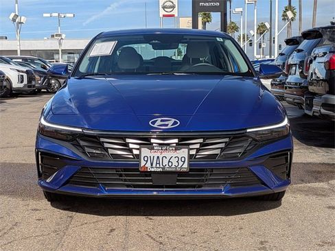 Used 2025 Hyundai Elantra Limited image 2