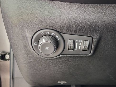 Used 2022 Jeep Compass Latitude FWD image 21