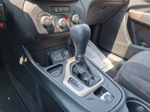 Used 2018 Jeep Cherokee Latitude w/ Altitude Package FWD image 22