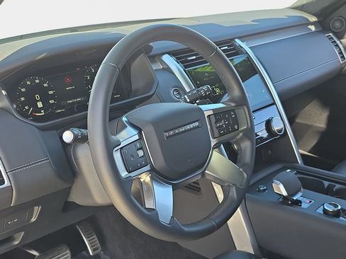Certified 2025 Land Rover Discovery Dynamic SE AWD/4WD image 18