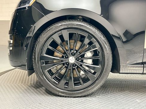 Used 2024 Land Rover Range Rover SE image 5