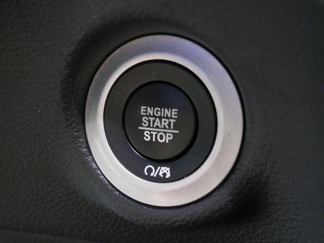 Certified 2025 Chrysler Pacifica Limited FWD image 29