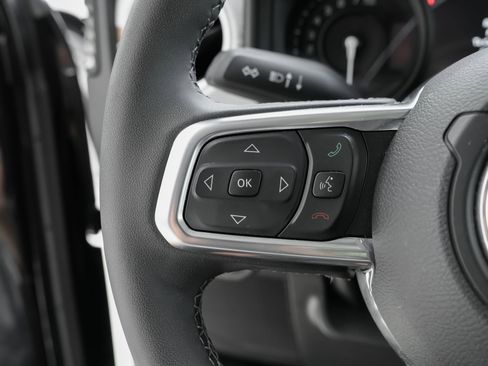 Used 2025 Jeep Wrangler Unlimited Sahara AWD/4WD image 18
