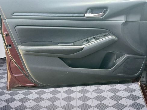 Used 2024 Nissan Altima 2.5 SV FWD image 12