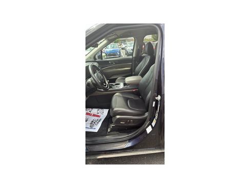Used 2025 Kia Carnival FWD image 14