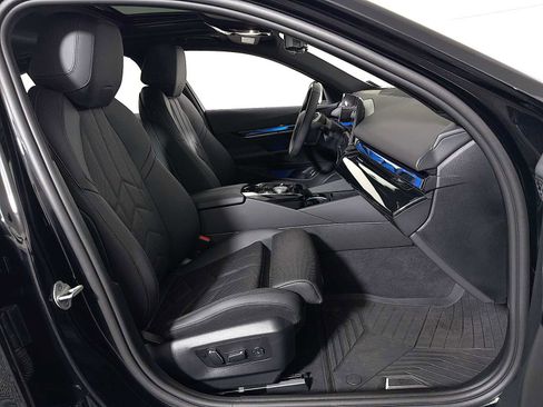 Used 2026 BMW i5 eDrive40 w/ Premium Package image 25