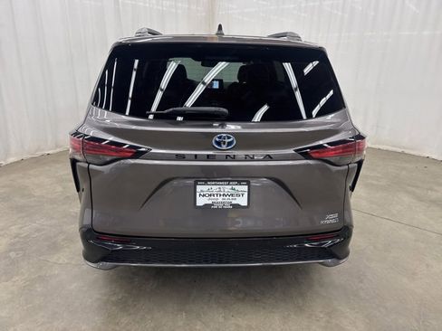 Used 2021 Toyota Sienna XSE image 24
