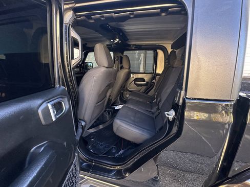 Used 2022 Jeep Gladiator Sport AWD/4WD image 16